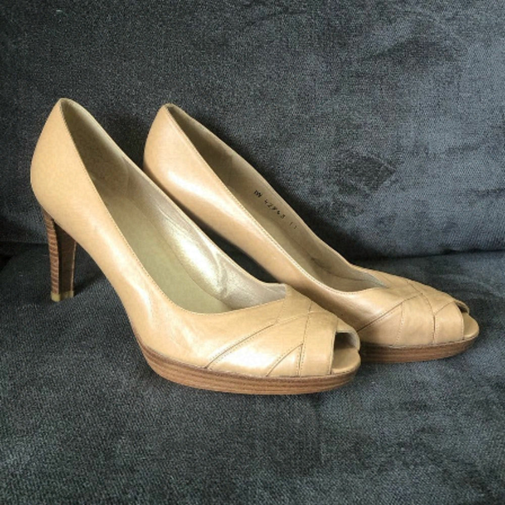 Stuart Weitzman Size 11 Nude Leather Platform Peek-a-Boo Shoes